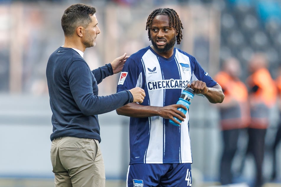 Stefan Leitl (48, l.) muss auf den gelbgesperrten Deyovaisio Zeefuik (27) verzichten.