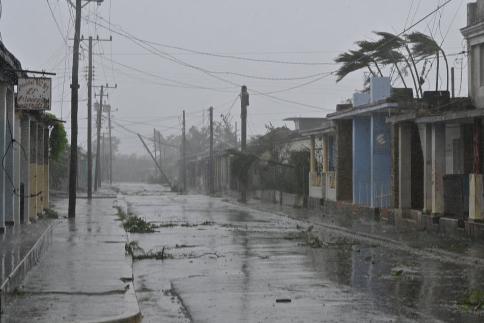 Hurricane Rafael makes landfall in Cuba as Category 3 and triggers nationwide blackout