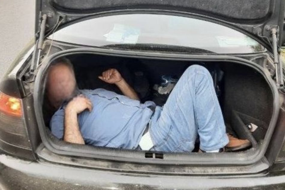 Der aus Syrien stammende Mann liegt im Kofferraum des polnischen Audis.