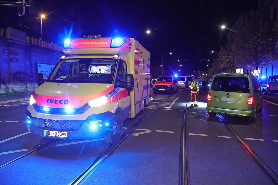 Beim Linksabbiegen erfasst die 19-jährige VW-Fahrerin einen Fußgänger (25).