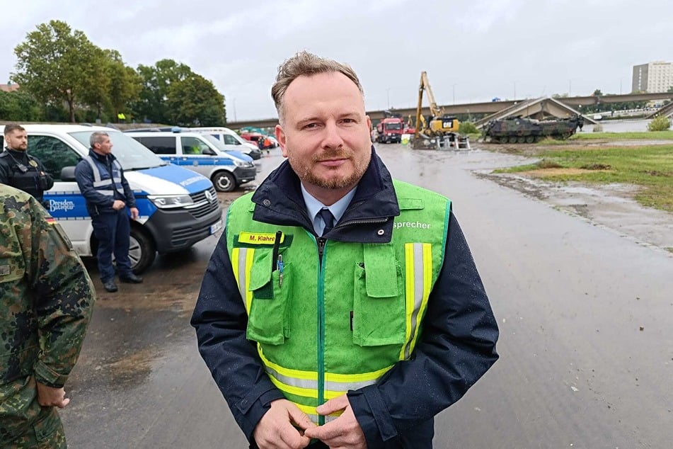 Laut Feuerwehr-Sprecher Michael Klahre (44) geht der Abtransport zügig voran.