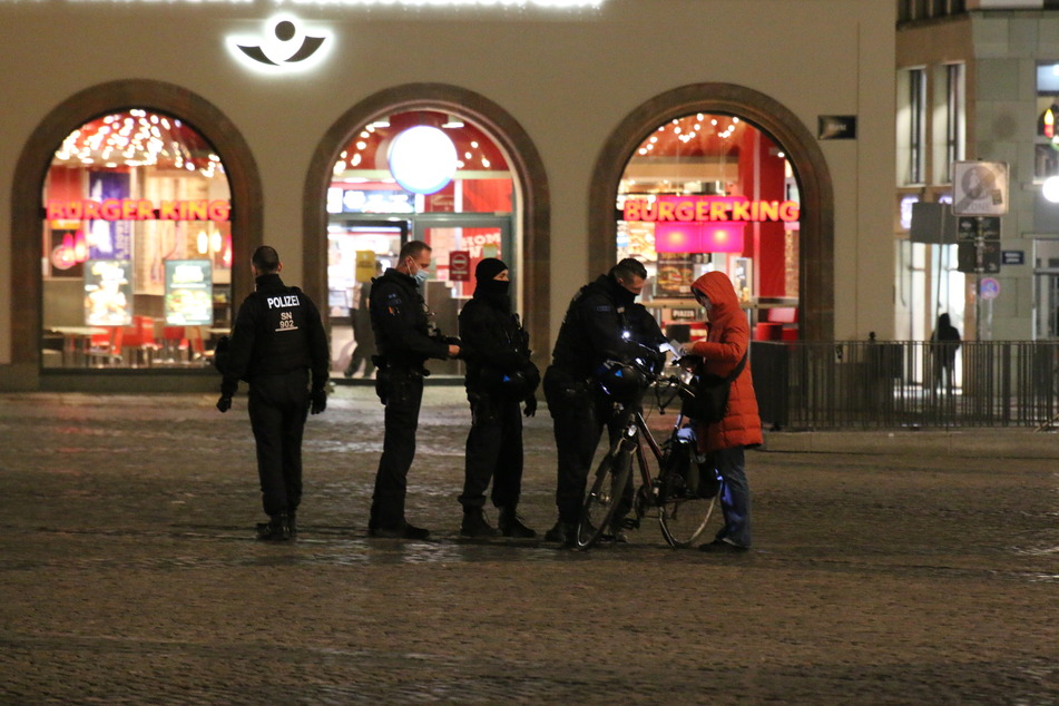 5 bis 10 Querdenker hatten sich in der Innenstadt versammelt.