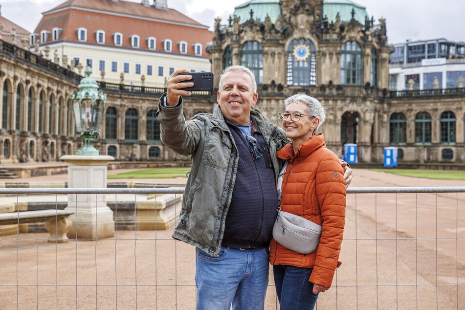 Ralf (59) und Susi Schlachter (53) sind extra vom Bodensee angereist, um den Zwinger in seiner ganzen Pracht zu bestaunen.