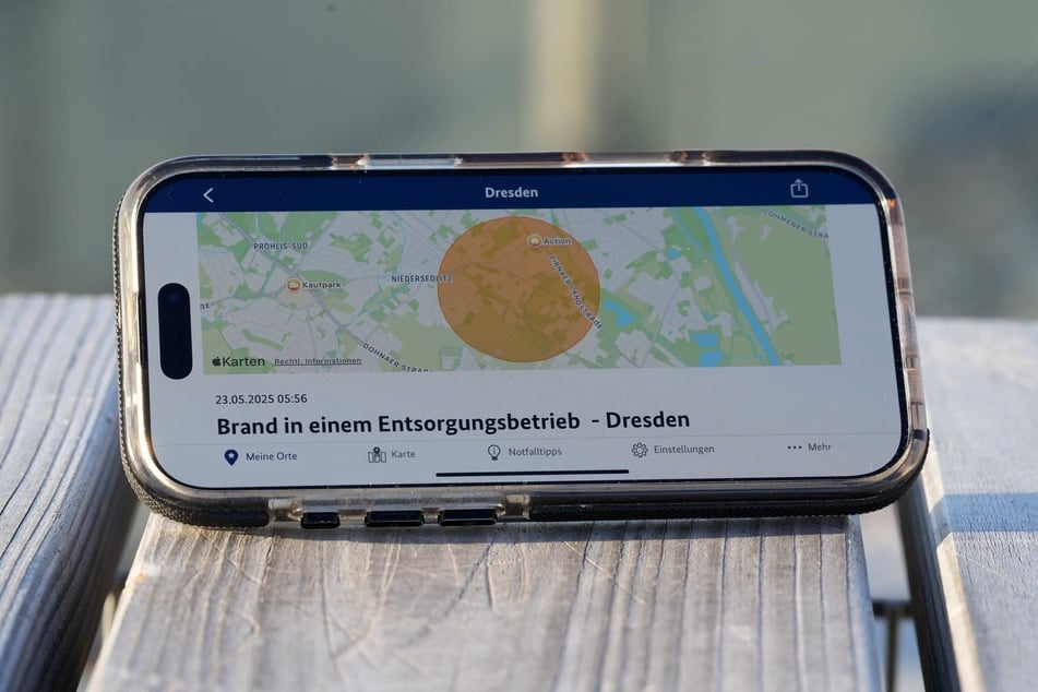 Anwohner wurden etwa über die Warn-App NINA alarmiert. Später wurde der Warnradius auf das gesamte Dresdner Stadtgebiet erweitert.