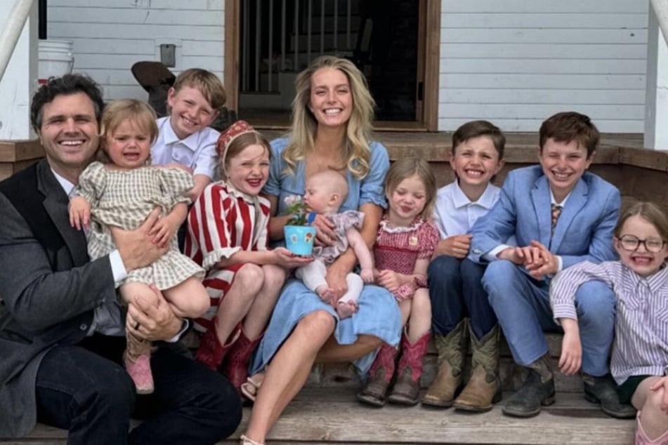 Daniel (35) und Hannah (34) Neeleman mit ihren acht Kindern.