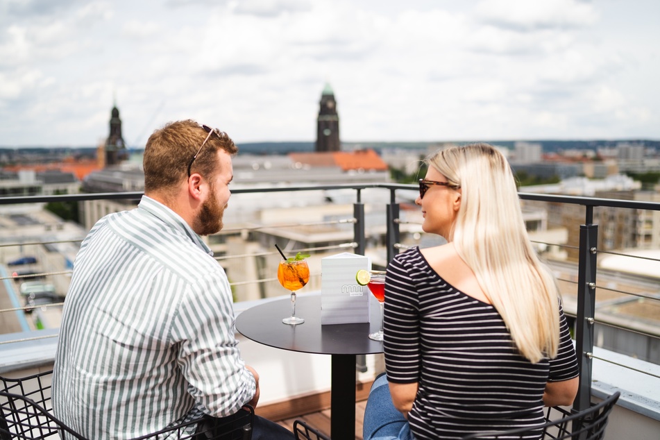 Einfach die Aussicht von der Dachterrasse aus genießen und entspannen.