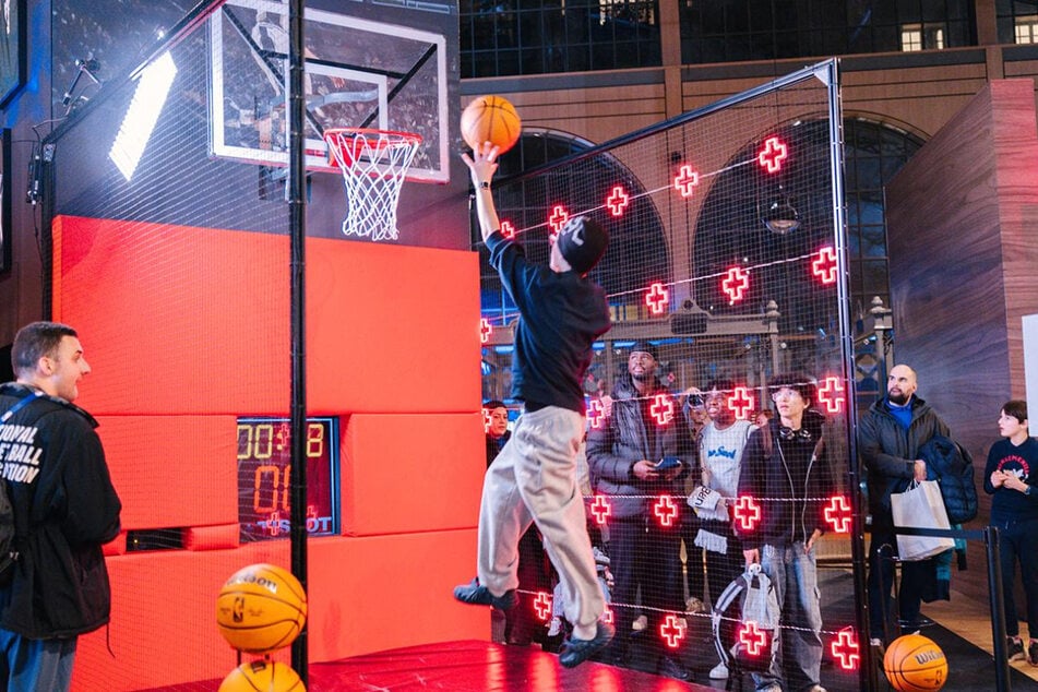 Basketballfans dürfen sich die Attraktionen im NBA House nicht entgehen lassen.