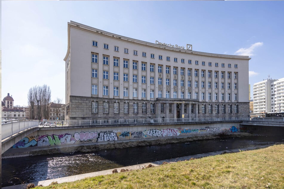 1922 befand sich das Gebäude der Deutschen Bank noch im Aufbau.