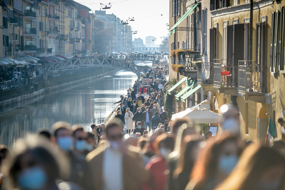 In Italien können sich die Leute wieder drängen, denn: die Inzidenzen sinken.