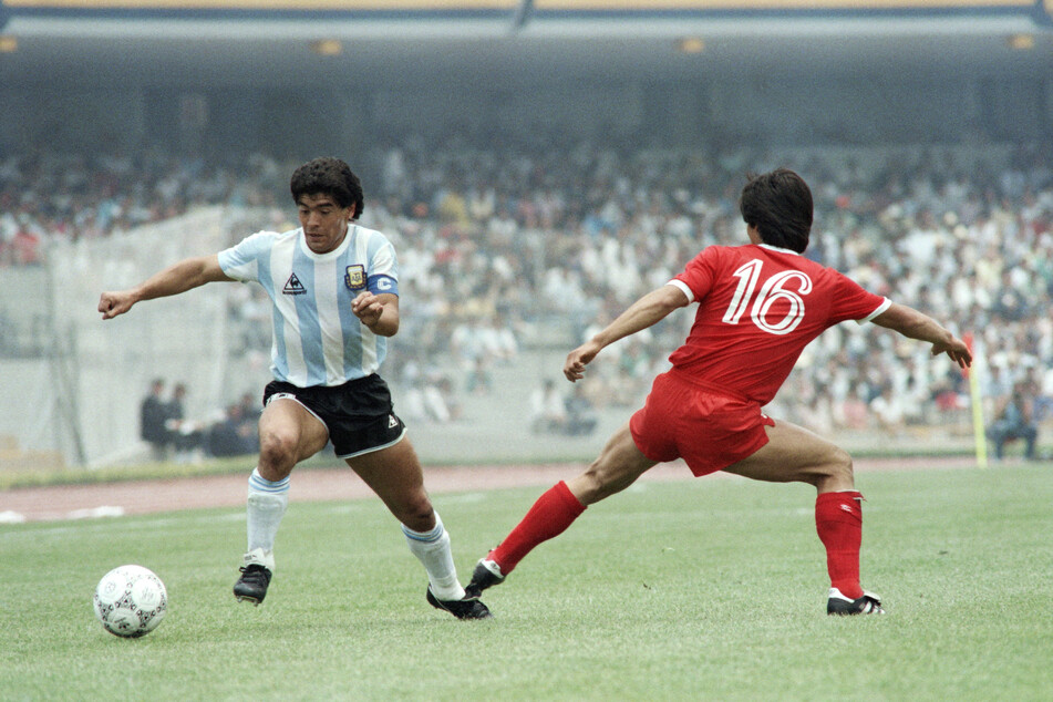 Diego Maradona (†60, l.) galt als einer der besten Fußballer aller Zeiten, hatte in seinem Privatleben aber immer wieder mit Problemen zu kämpfen.