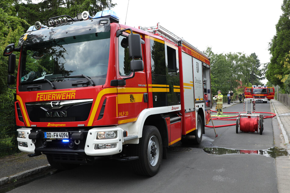 Im Stadtteil Plauen löschten die Einsatzkräfte der Feuerwehr ein brennendes Carport.