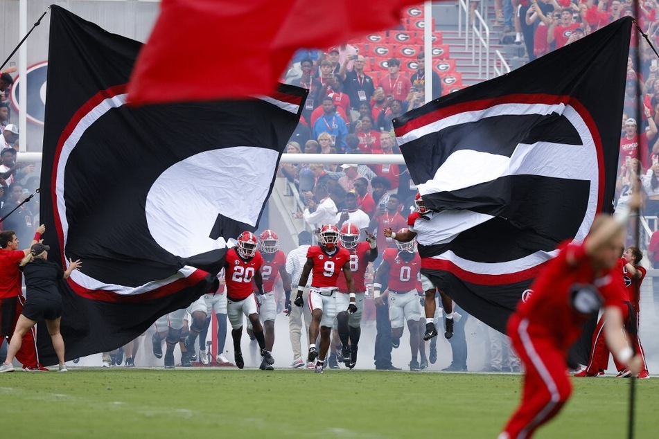 The Georgia Bulldogs defeated Samson in a 33-0 blowout game to earn the top spot in the Week 3 team rankings.