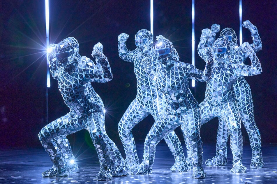 Die Truppe "Mirror Act" brachte mit reflektierenden Spiegelklamotten im wahrsten Sinne des Wortes Glanz auf die Bühne.