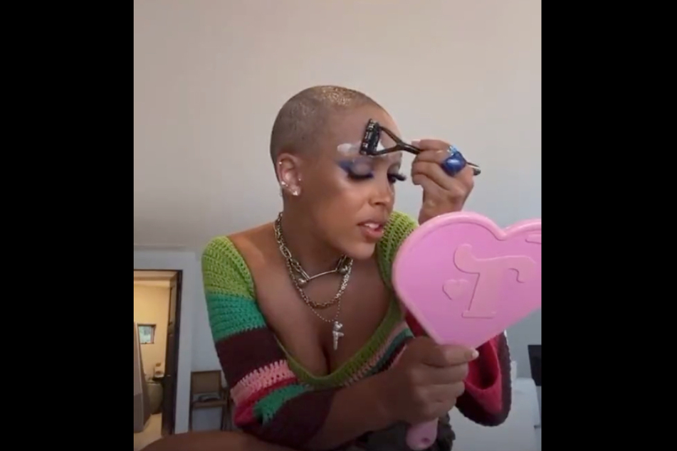 Doja Cat shaving off her eyebrows on Instagram Live.