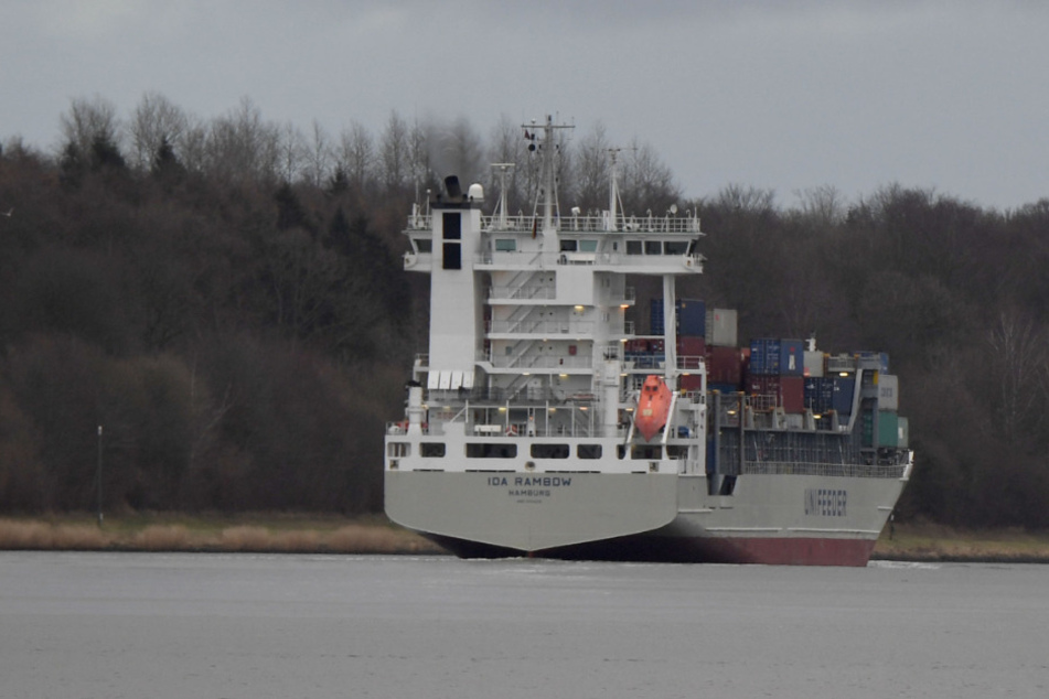 Unglück auf Nord-Ostsee-Kanal: Frachter krachen zusammen
