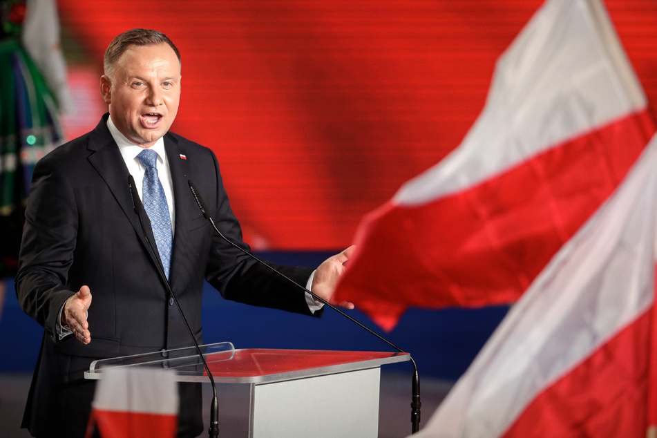Der polnische Präsident Andrzej Duda (48) möchte gerne im Amt bleiben. In zwei Wochen muss er in einer Stichwahl gegen seinen Herausforderer Trzaskowski antreten.