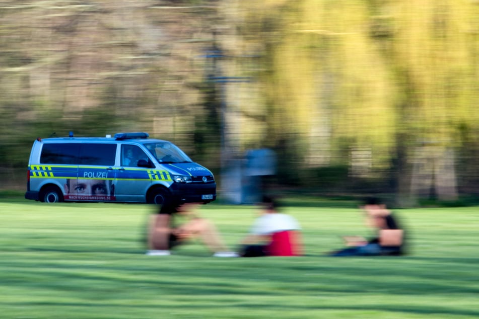 Die Polizei war auf der Peißnitzinsel im Einsatz, nachdem ein 21-Jähriger von einer Gruppe bedroht wurde. (Archivbild)