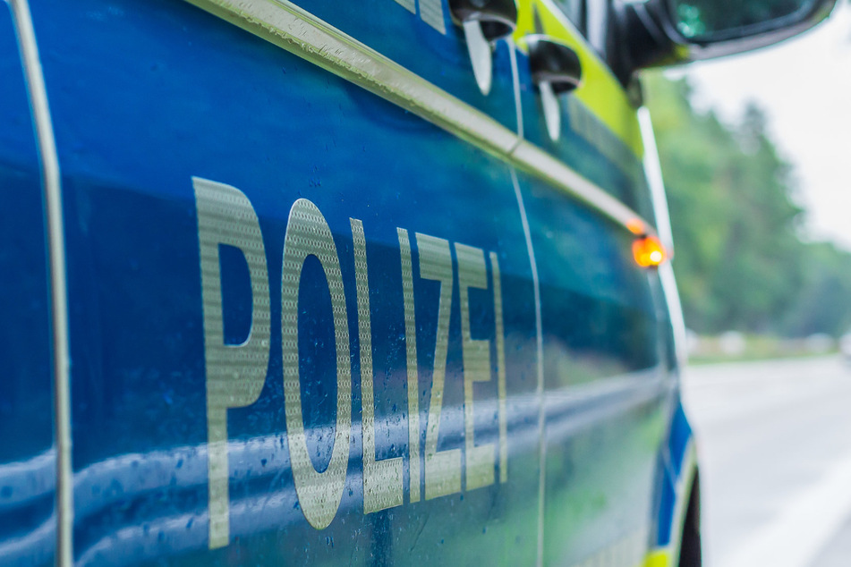 Die Angestellte stellte sich dem Mann in den Weg, brachte sich in Sicherheit, als sie mit einem Messer bedroht wurde. (Symbolbild).