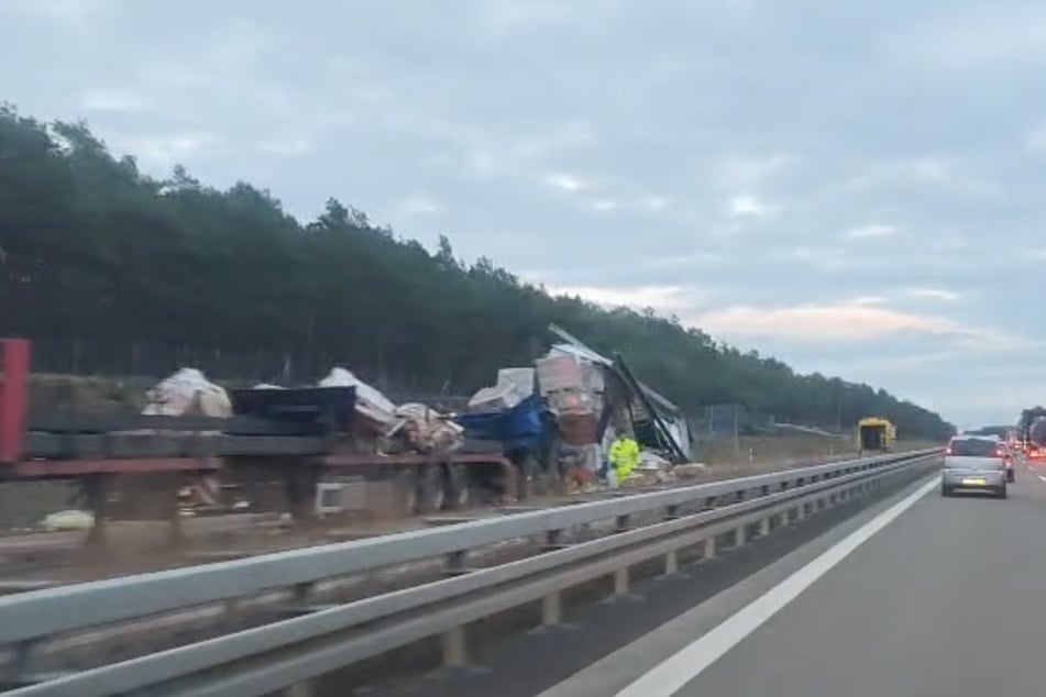 Bei dem Unfall wurden vier Menschen verletzt, einer davon schwer.