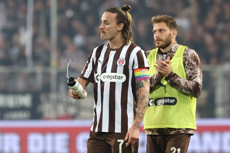 Kapitän Jackson Irvine (33, l) ärgerte sich, blickte aber auch positiv voraus.