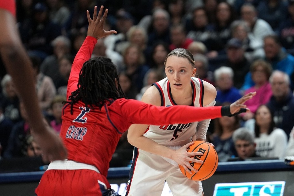 Paige Bueckers (l.) stands a chance to win March Madness Player of the Year if she can continue to lead the Huskies with a deep run in the tournament.