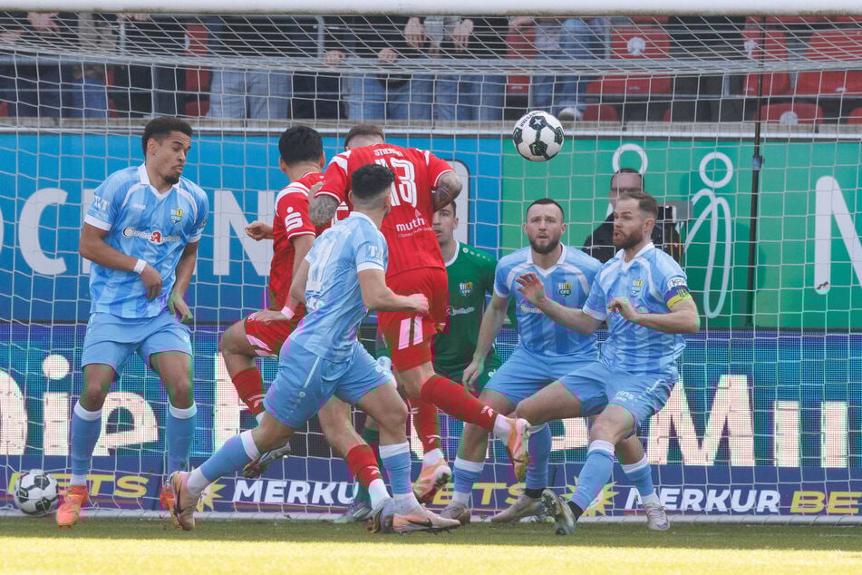 Mit dem 1:0 durch Niclas Stierlin (26, M.) begann die Standardschwäche des CFC in Halle.