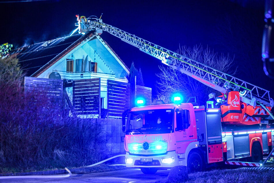 Das Haus ist nach den Löscharbeiten vorerst nicht mehr bewohnbar.