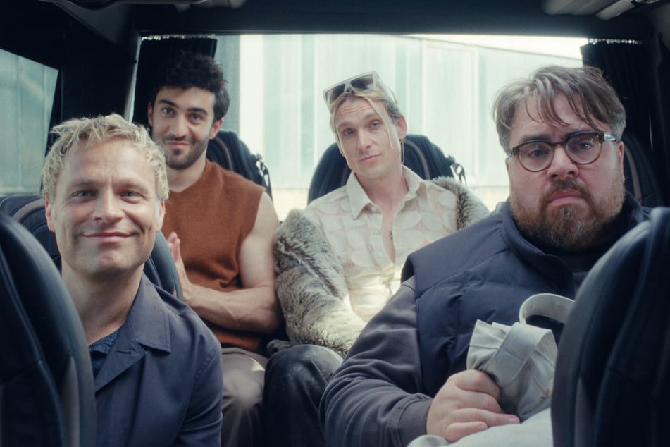 In "The Comeback" geht es um eine ehemalige Teenie-Band. Vor der Kamera stehen (v.l.): Tim Sander (47), Eidin Jalali (33), Daniel Sträßer (38) und Tristan Seith (45).