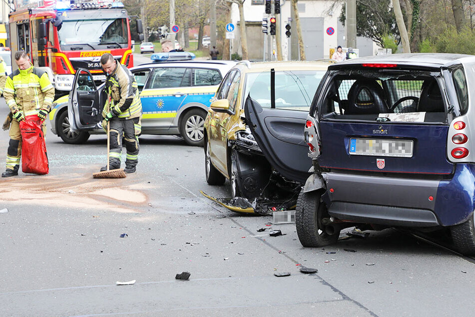 Auf offener Straße gewendet: Kesselsdorfer nach Unfall dicht!