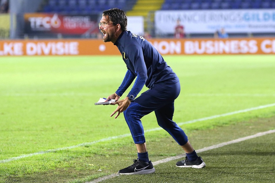 Trainer-Wandervogel Peter Hyballa (48) muss auch bei seinem nächsten Klub, dem Sekhukhune United FC, bereits nach kurzer Zeit schon wieder gehen.