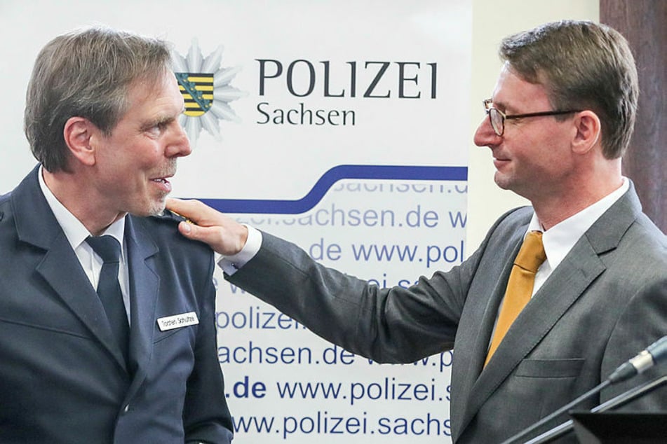 Zwei, die den Korruptionsskandal bislang verschwiegen: Sachsens Innenminister Roland Wöller (49, CDU, re.) und Leipzigs Polizeipräsident Torsten Schultze (55).