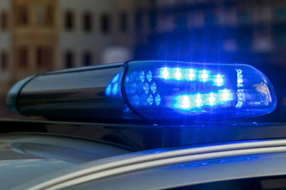 Auf einer Baustelle im Vogtland haben Unbekannte ein mobiles Klo gesprengt. Die Polizei sucht Zeugen. (Symbolbild)
