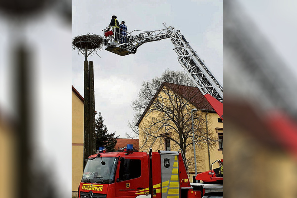 Der heftige Kampf um die begehrte Immobilie wurde zum Drama. Zum Glück konnte die Feuerwehr Wurzen schnell mit ihrer Leiter anrollen.