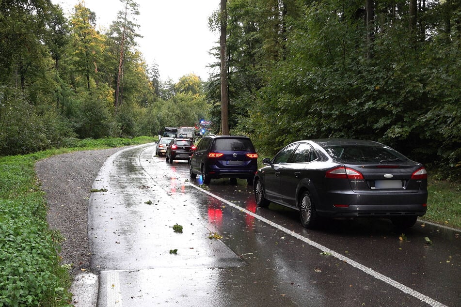 Das Unwetter sorgte für Straßensperrungen und Verkehrsbeeinträchtigungen.