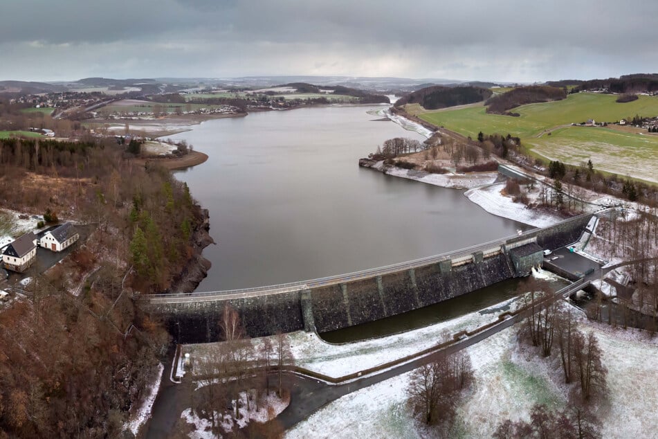 Das Wasser der Talsperre Pirk ist aktuell verunreinigt. (Archivfoto)