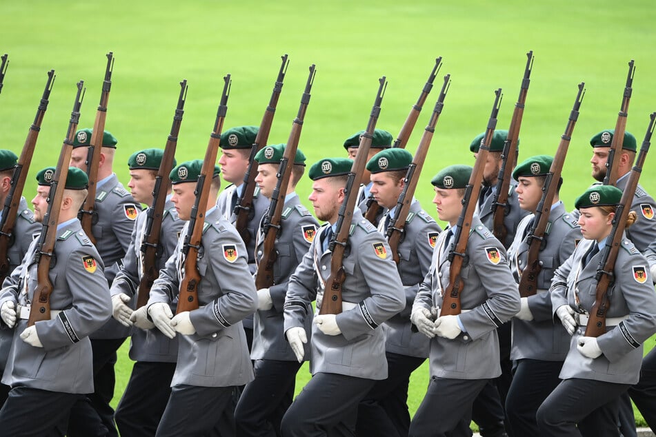 Die Bundeswehr bracht Rekruten. Deshalb soll ein neuer Wehrdienst auf den Weg gebracht werden