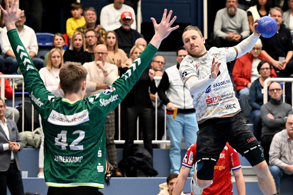 Lukas Wucherpfennig (r.) steuerte 5 Tore zum HCE-Sieg bei. (Archivfoto)