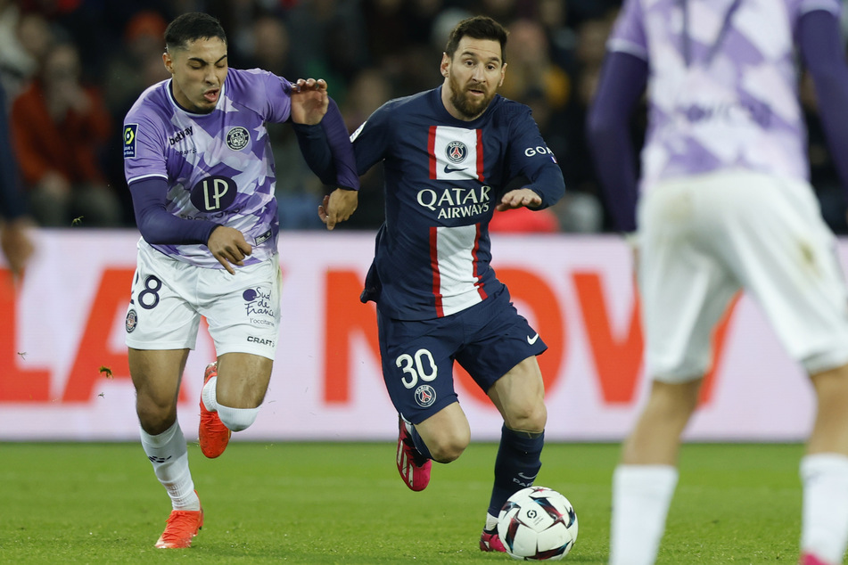 In seiner Premierensaison beim FC Toulouse durfte sich Farès Chaibi (20, l.) bereits mit Weltmeister Lionel Messi (35) messen.
