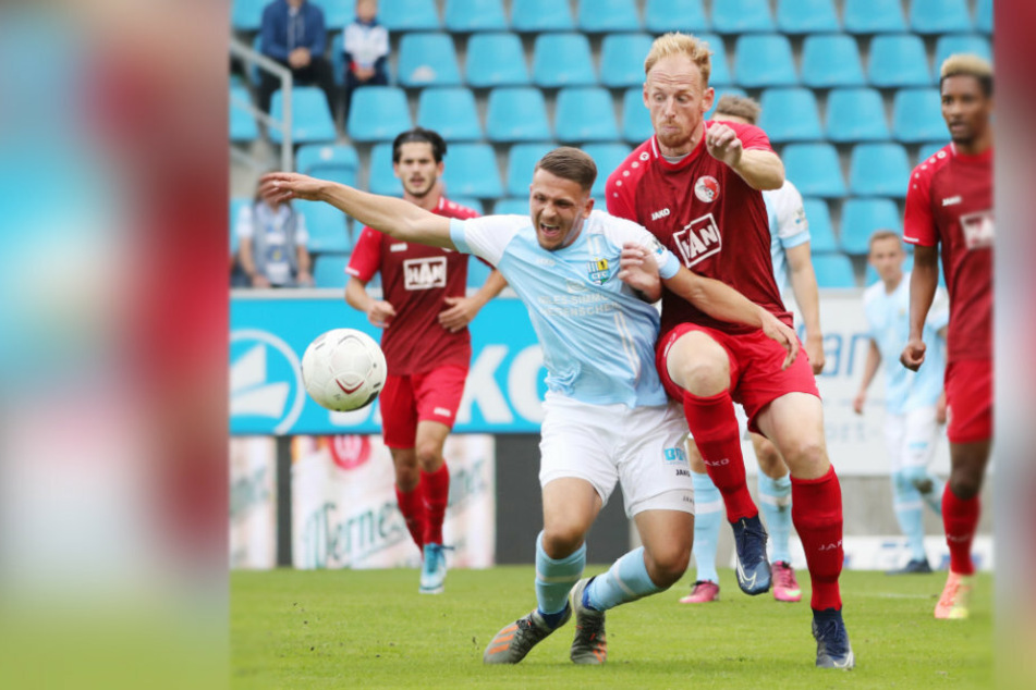 Auf Felix Schimmel (l., gegen Justin Gerlach vom Berliner AK) muss der CFC am Samstag verzichten. Der Verteidiger ist erkrankt.