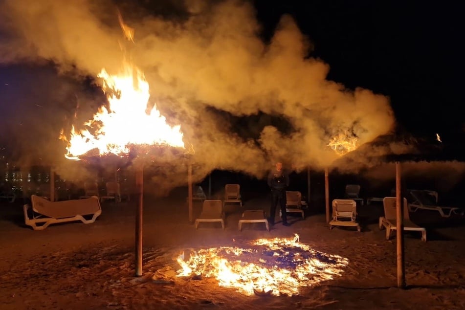 Feuer an beliebtem Mallorca-Strand: Polizei richtet Botschaft an Täter