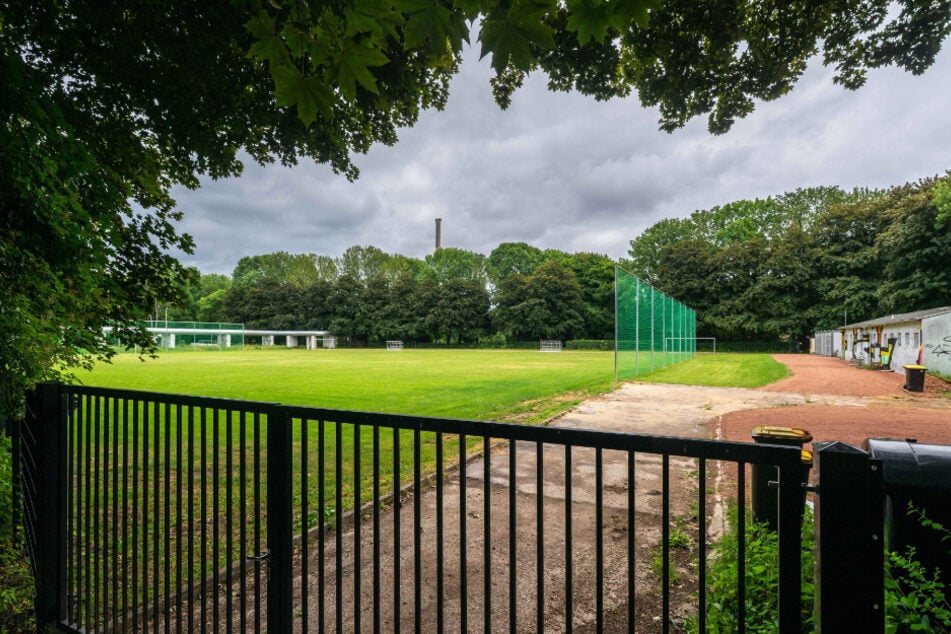 El club deportivo TSV Germania pierde su campo de fútbol en la calle Markersdorfer a favor del equipo Athletic Sonnenberg.