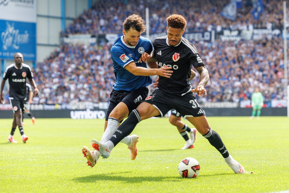 Justin Butler (25, r.) zählte zu den Lichtblicken der ersten beiden Spiele, leistete speziell körperlich gut Gegenwehr.