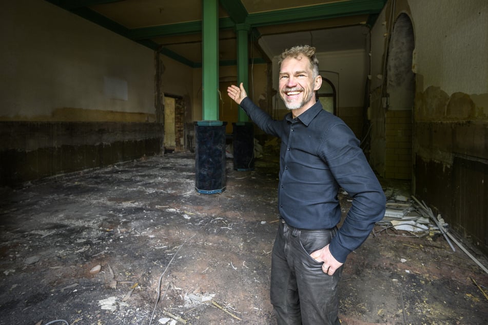 Tino Wolter (47) aus Dresden saniert das historische Gebäude.