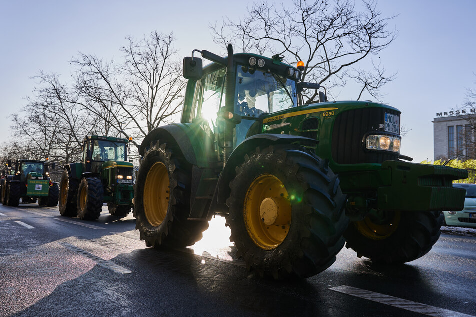Bereits am Freitag sorgten die Traktoren vor der Messe Berlin für Aufsehen.