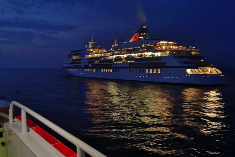 Notfall auf der MS Europa! Seenotretter holen 81-Jährige nach Sturz von Bord