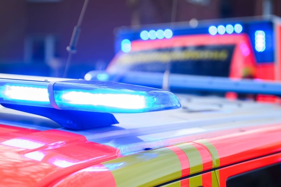 Rettungskräfte brachten die 17 Fest-Besucher in ein nahegelegenes Krankenhaus. (Symbolbild)