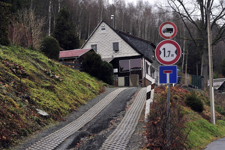 Die Zufahrt "Zur Alm" ist seit Jahren blockiert.