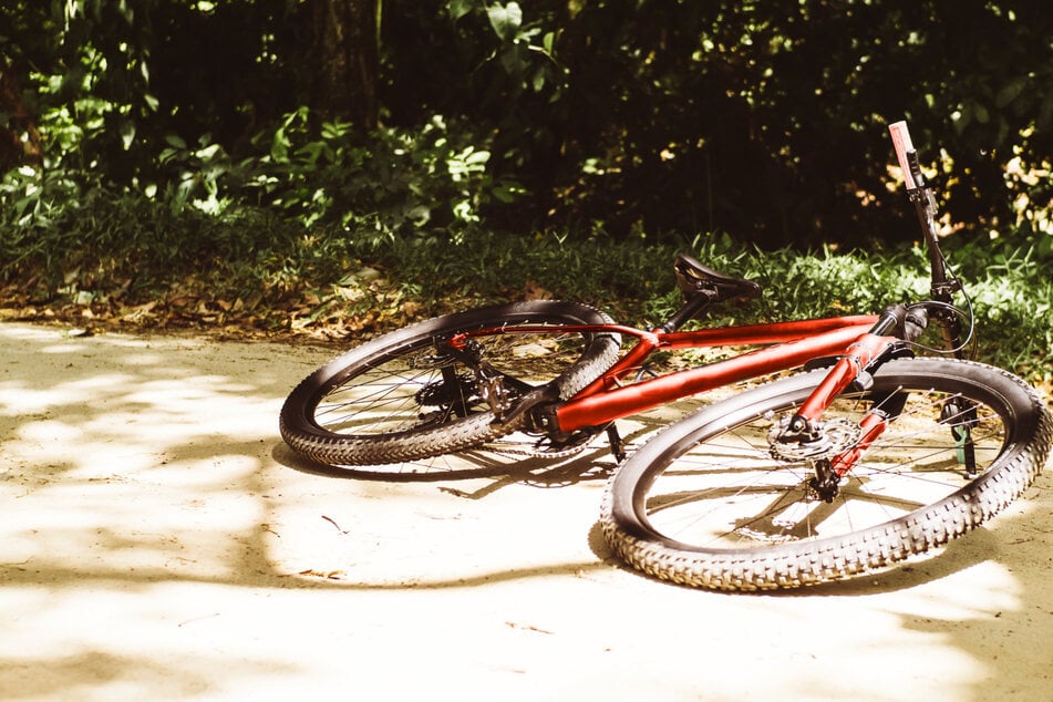 Ein 61-jähriger Mountainbiker ist bei einem Unfall schwer verletzt worden. (Symbolbild)