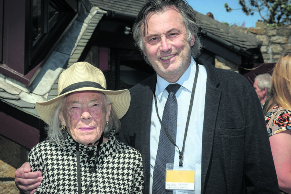 Produzent Smeaton (69) mit Schriftstellerin Pilcher (1924-2019) in einer Aufnahme von 2016.