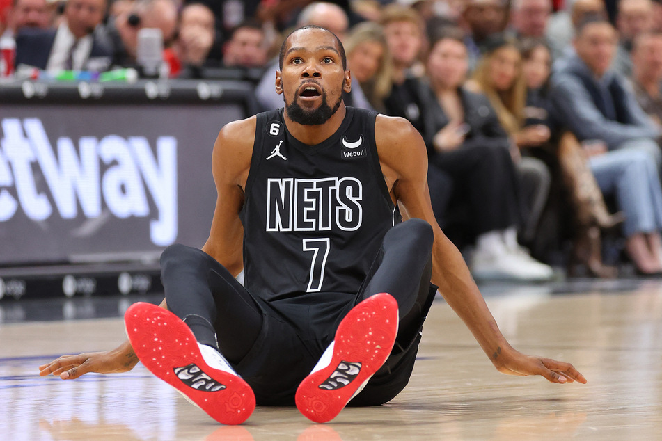 Kevin Durant in shock trade to Suns as Nets bid farewell to superstar era